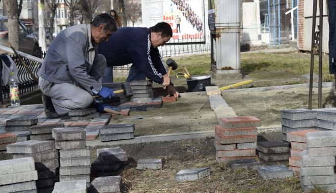 Primăria Mangalia reabilitează trotuarele și aleile de acces în blocuri - primariamangalia1-1549385206.jpg