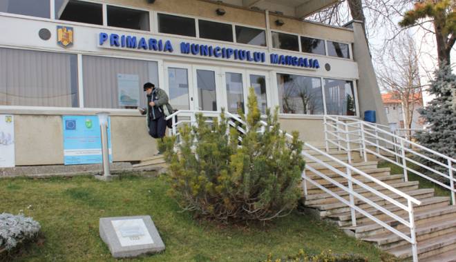 Primăria Mangalia distribuie pachetele pentru nevoiași - primariamangaliadistribuie10-1422282956.jpg