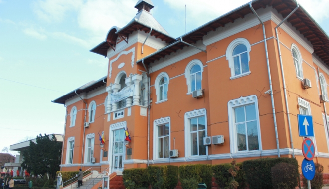 Primăria Medgidia restricționează traficul autovehiculelor cu masa de peste 7,5 tone - primariamedgidia-1515686723.jpg