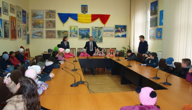Primăria Medgidia, vizitată de elevi în cadrul Programului 