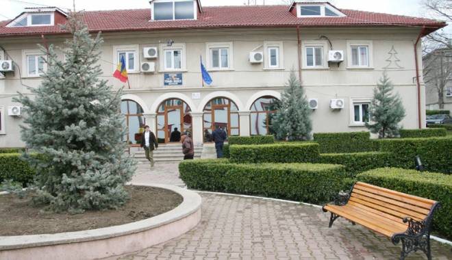 Primăria Năvodari, alături de cetățenii cu venituri modeste - primarianavodari-1446664402.jpg