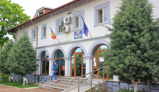 Elevii și studenții, așteptați la Primăria Năvodari pentru  plata abonamentelor - primarianavodari1-1471270531.jpg