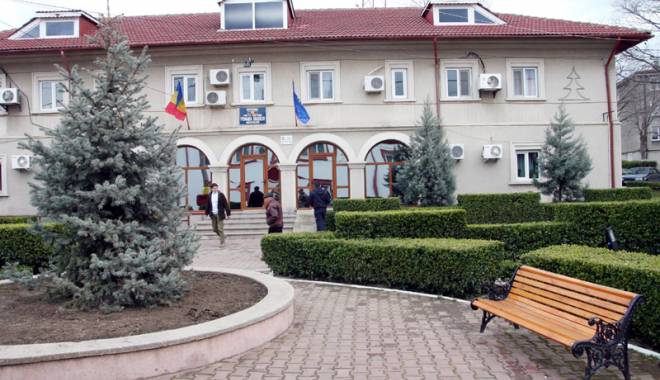 Primăria Năvodari a sancționat trei angajați de la biobază - primarianavodariasanctionat-1423845940.jpg