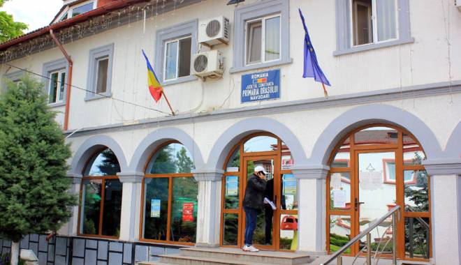 Primăria Năvodari decontează abonamentele elevilor și studenților - primarianavodarideconteaza4-1438103647.jpg