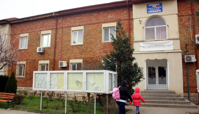Audiență generală la Primăria Ovidiu, organizată de edilul George Scupra - primariaovidiu5-1489598312.jpg