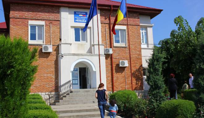 Audiență generală la Primăria Ovidiu. Cine participă - primariaovidiu6-1453823939.jpg