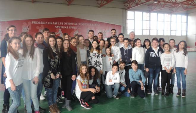 Primaria Ovidiu a recompensat performanța elevilor din oraș - primariaovidiuarecompensat-1449242849.jpg