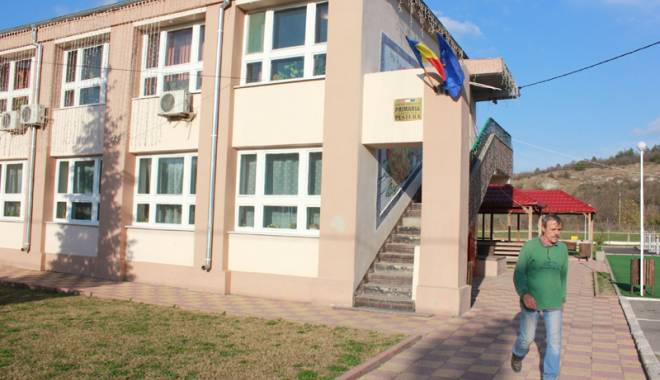 Primăria Peștera oferă gratuit pomi fructiferi celor o mie de familii din comună - primariapesteraoferagratuitpomi1-1456504423.jpg