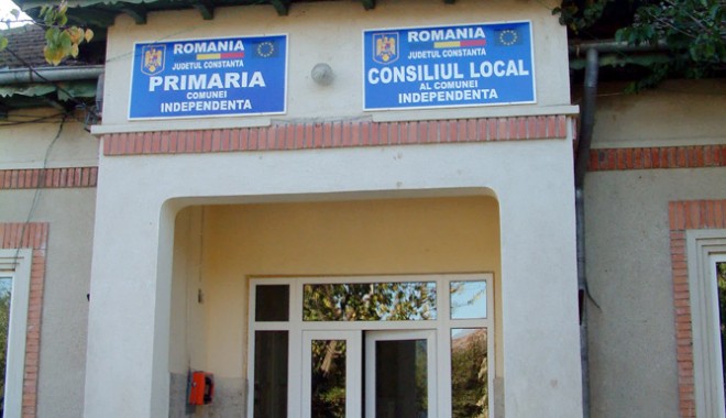 Edilii Constanței care lucrează cu nevestele la primărie - primarieindependenta-1314631987.jpg