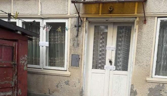 Locuință din centrul Constanței, ocupată abuziv de un grup de romi - primarielocuintaabuziv1-1572382088.jpg
