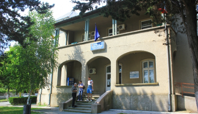 Primăria Techirghiol primește dosarele pentru tichetele sociale - primarietechirghiol2-1489414511.jpg