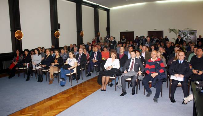 Primarii din județ, instruiți pentru organizarea alegerilor - primariidinjudetinstruiti9-1458064152.jpg