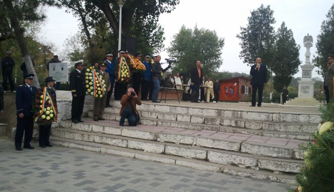 Unirea Basarabiei cu România, sărbătorită în stil ecologic la Cernavodă - primarmonument-1366724562.jpg