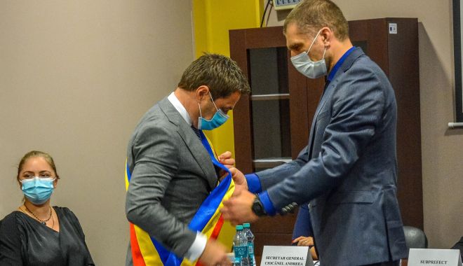 Primarul Cristian Radu şi consilierii locali din Mangalia au depus jurământul - primarprintmangaliainvestire22-1604341425.jpg