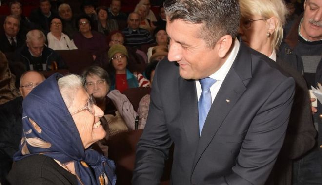 Primarul Decebal Făgădău premiază seniorii Constanței - primaruldecebalfagadau-1545239591.jpg