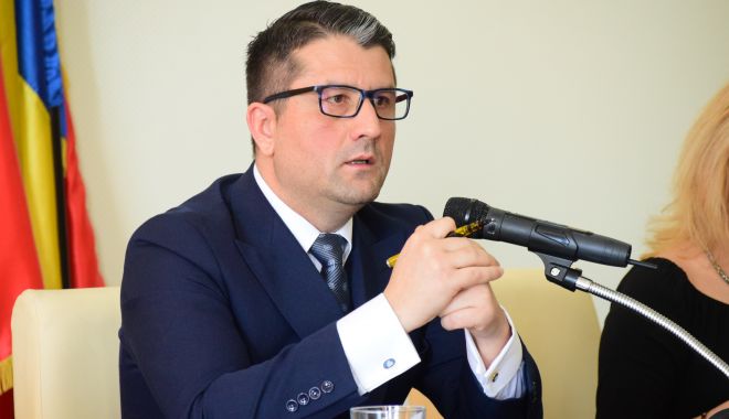 Primarul Decebal Făgădău: 