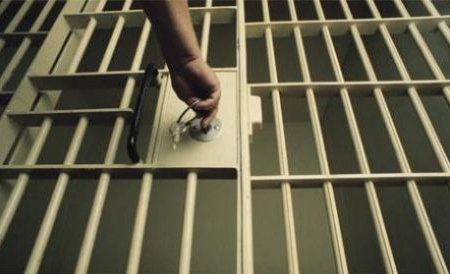 Infractori dați în urmărire națională, băgați după gratii - primaruldinjilavasiceldinsnagovr-1380200570.jpg