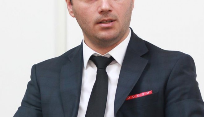 Primarul din Ovidiu, George Scupra, inaugurează primul club de box din oraș - primaruldinovidiugeorgescupraovi-1400695225.jpg