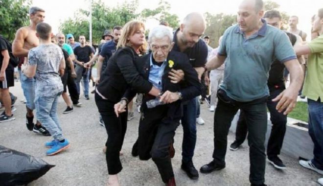 Grecia: Primarul orașului Salonic, agresat de un grup de naționaliști - primaruldinsalonic-1526907607.jpg