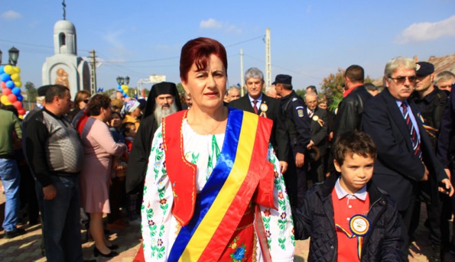 Primarul Dorinela Irimia, în focul pregătirilor pentru sărbătorile de Crăciun - primaruldorinelairimia-1387481254.jpg