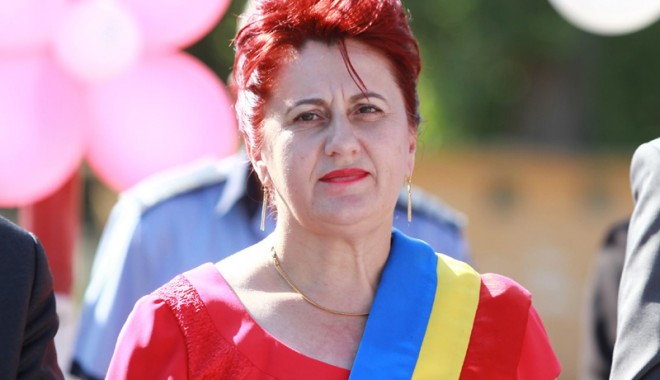 Primarul Dorinela Irimia pregătește comuna Saraiu de sărbătoare - primaruldorinelairimiapregateste-1412788527.jpg