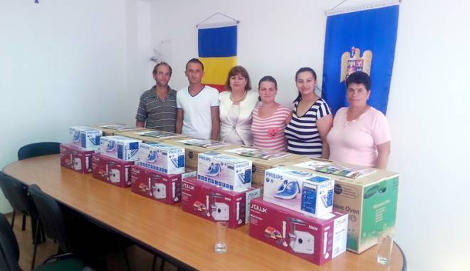 Primarul Gabriela Iacobici, alături de cei care își întemeiază o familie în comuna Grădina - primarulgabrielaiacobicialaturid-1437747821.jpg