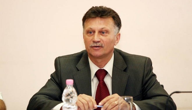 Primarul Marian Iordache acordă tichete sociale pentru nevoiașii din Medgidia - primarulmarianiordache-1396891864.jpg