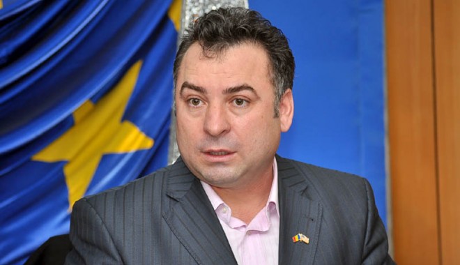 Prefectul Volcinschi l-a suspendat din funcție pe primarul Nicolae Matei - primarulnicolaemateivafisuspenda-1410443576.jpg
