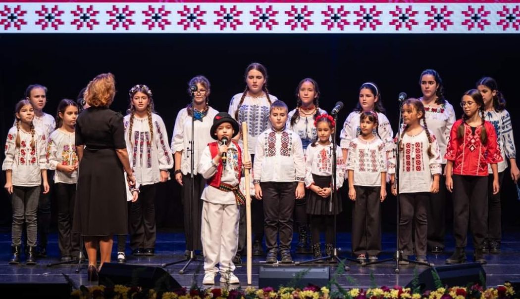 Primăvara „bate”-n geamul Muzeului de Artă Constanţa - primavara-1743693809.jpg