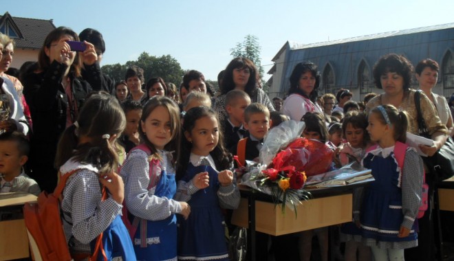 Accesul în școli se va face, din toamnă, pe bază de cartelă magnetică - primazidescoala1-1311416593.jpg