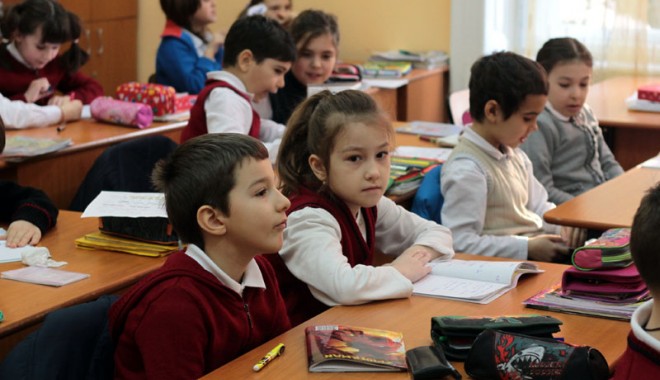 Primele mari emoții pentru elevii constănțeni din clasa a IV-a - primelemariemotii-1401203484.jpg