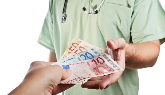PRIME DE MII DE EURO PENTRU MEDICI. Ce categorii sunt vizate - primemedici-1483535725.jpg
