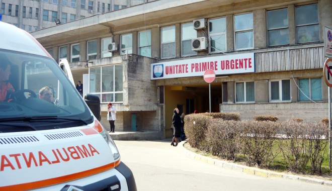 Sute de persoane au petrecut Ziua Muncii la spital - primiriurgente-1335877157.jpg