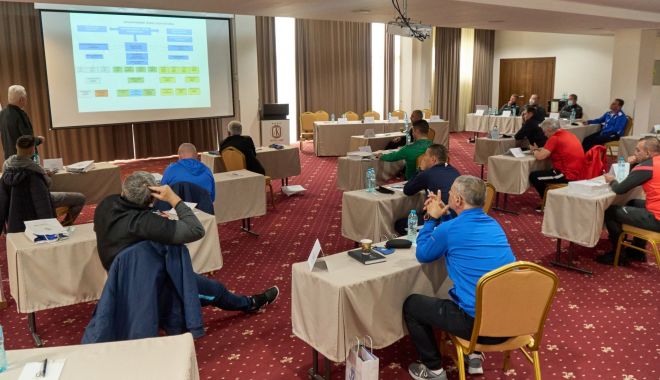 Primul workshop comun al Academiei Hagi cu școlile de fotbal partenere - primul-1617282103.jpg