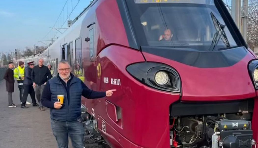 La sfârșitul acestei luni, va intra în circulație primul tren electric pe ruta București - Brașov - primul-tren-electric-1731233917.jpg