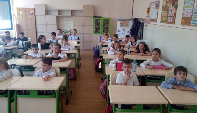 Elevii de clasa a II-a au trecut hopul primului examen. Ce subiecte au avut de rezolvat - primul1-1431971529.jpg