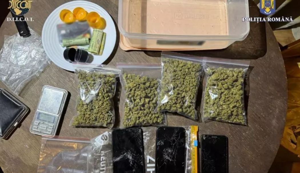 Prins în flagrant în timp ce vindea substanțe interzise. Peste 12 kilograme de canabis au fost capturate - prins-in-flagrant-1738683751.jpg