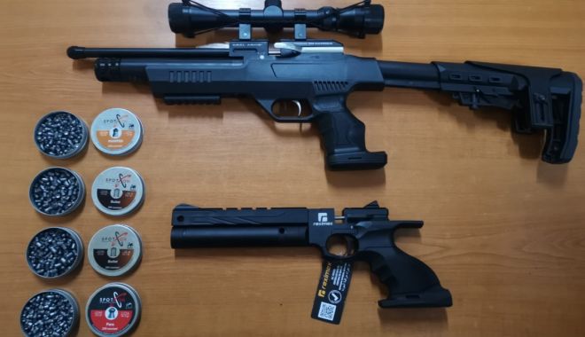Prins cu două arme ascunse între bagaje, la intrarea în ţară - prinscudouaarme-1608546642.jpg