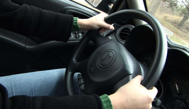 Prins fără permis, la volanul unei mașini furate, după o urmărire ca în filme - prinsfarapermis13iulie-1405263830.jpg