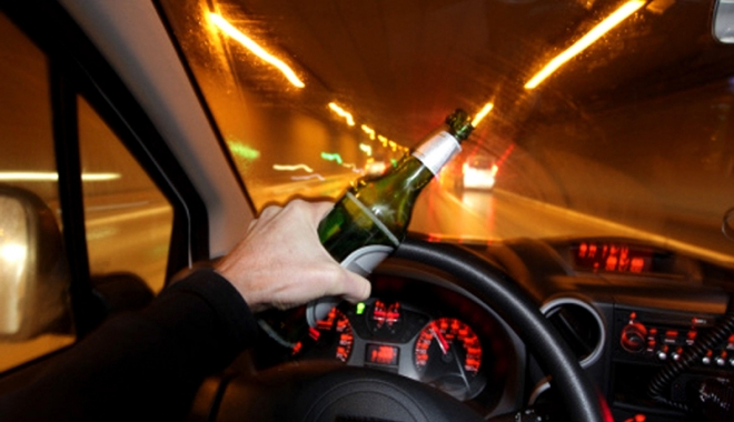 Prinși la volan fără permis și sub influența alcoolului - prinsi-1464628867.jpg