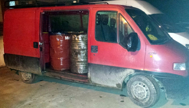 Prinși de polițiști  cu sute de litri de motorină, la Agigea - prinsi-1468507558.jpg