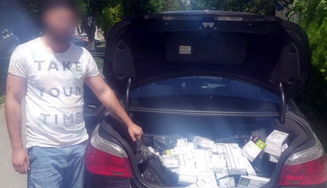 Prinși în flagrant în timp ce comercializau țigări de contrabandă - prinsi-1498490438.jpg