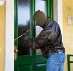 Prinși la furat în incinta unei societăți comerciale - prinsilafurat-1345658058.jpg