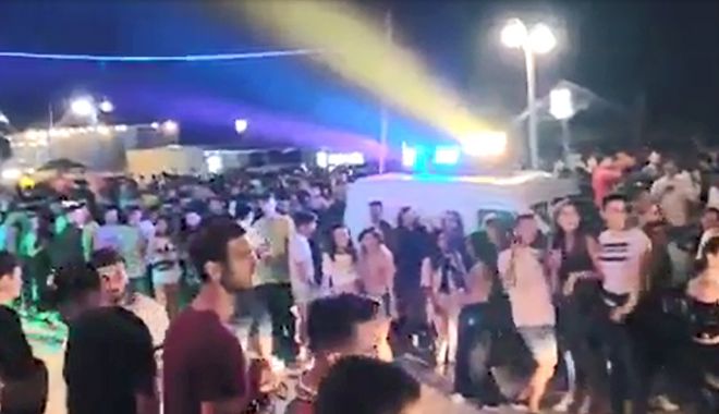 VIDEO / PE LITORAL, SE UITĂ DE RESTRICȚII! PETRECERE cu înghesuială și aplauze, la Vama Veche! - print-1594024728.jpg