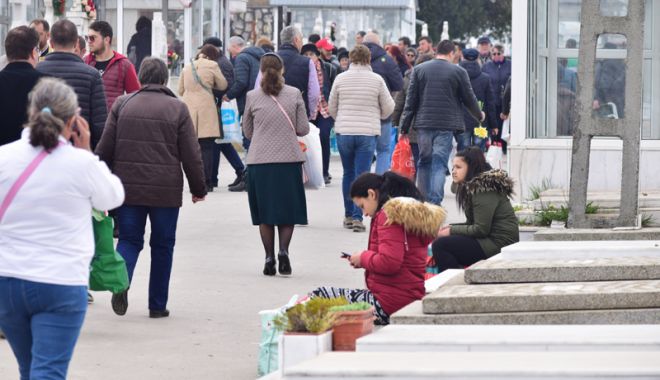 Tradiții și chiolhane, de Paștele Blajinilor, în cimitirele din Constanța - printcimitirpasteleblajiniloragl-1523797515.jpg