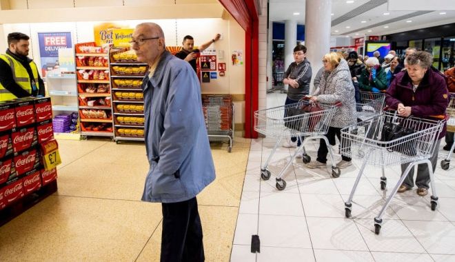 Prioritate pentru vârstnici, între orele 11 și 13, la cumpărături - prioritate1-1585593375.jpg
