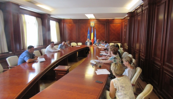 Fluidizarea traficului către silozurile din port, în atenția prefectului - prioritateprefectura-1500034869.jpg