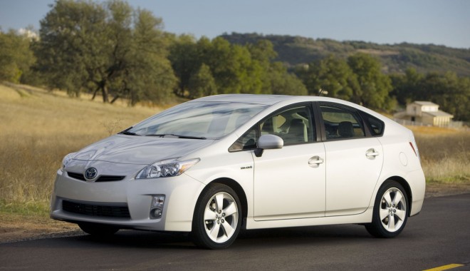 Toyota recheamă în service 242.000 de modele Prius pentru o posibilă defecțiune la frâne - prius-1370449771.jpg