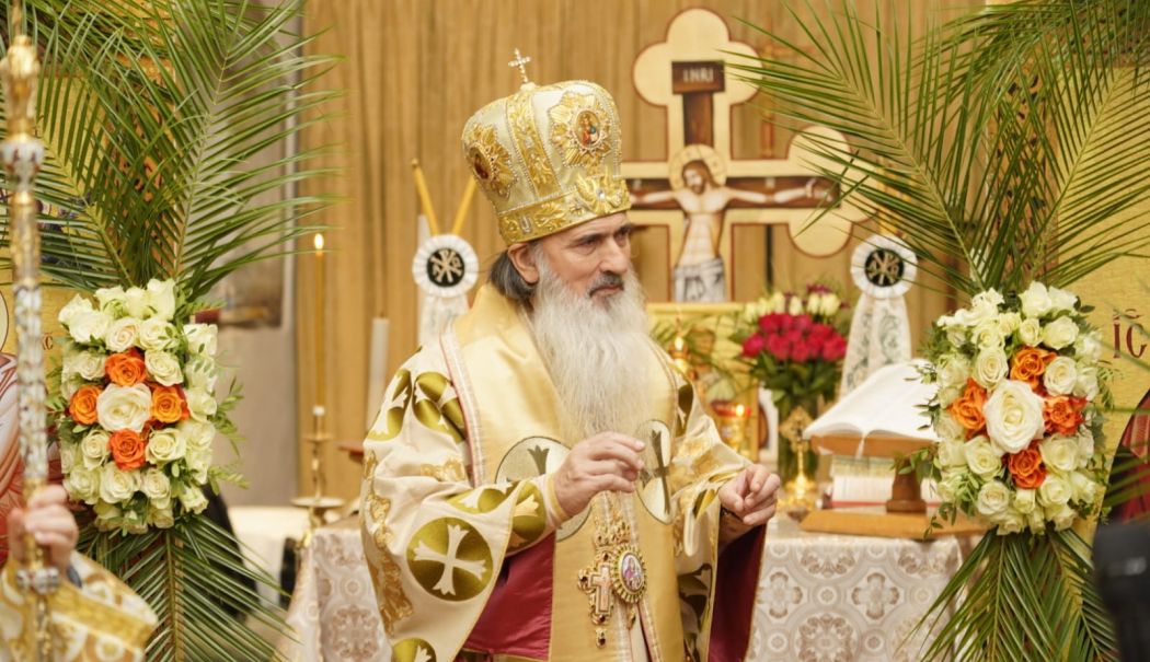 Procesiune, la Mangalia, cu moaștele Sfinților Vasile cel Mare, Nectarie Taumaturgul și Gheorghe - procesiune-1716550586.jpg