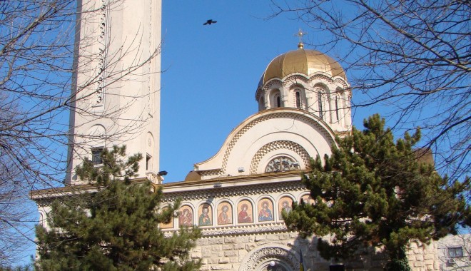 Procesiune religioasă pe străzile orașului - procesiunereligioasa-1368709396.jpg